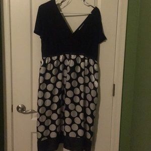 Polka dot dress with pockets